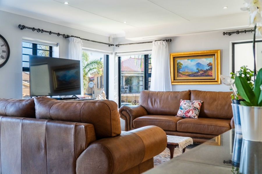 4 Bedroom Property for Sale in Menkenkop Western Cape